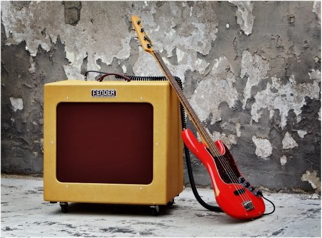 http://i1131.photobucket.com/albums/m546/mikemonkaskus/ampli%20fender/FenderBassmanTVFifteen350Watt.jpg