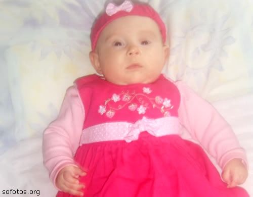 bebe menina com vestido rosa