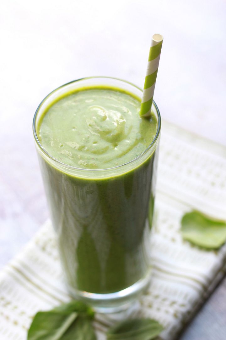 Delighted Momma: The Best Low Carb Green Smoothie