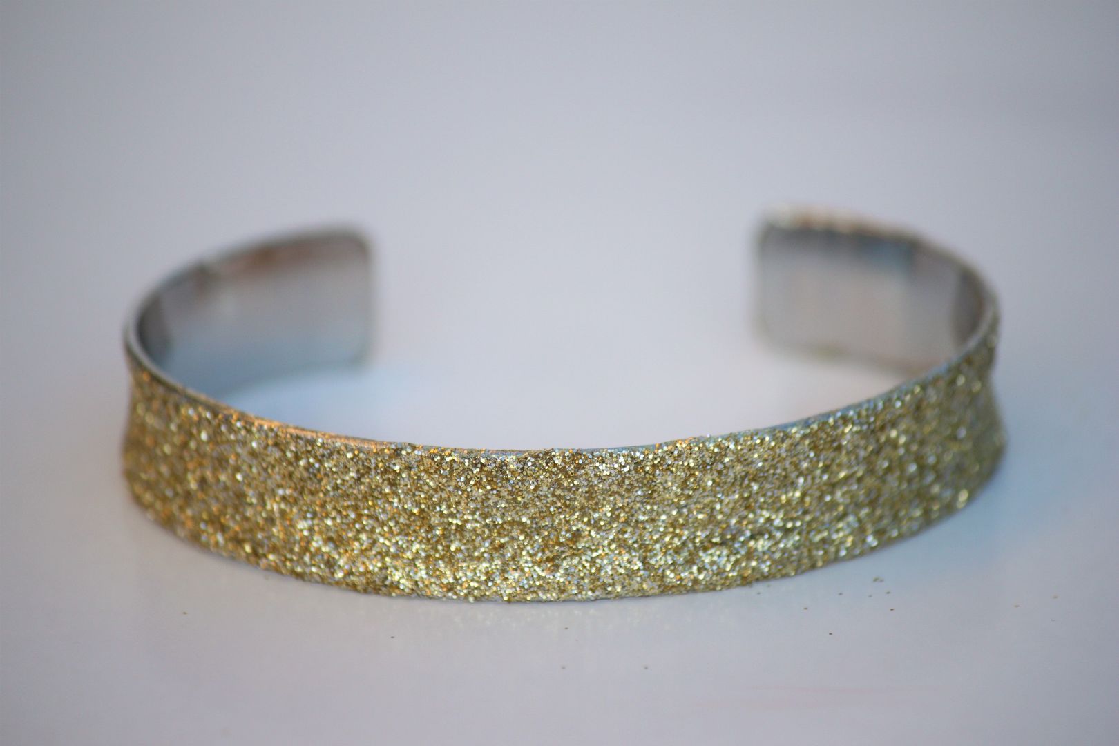 Delighted Momma: DIY Glitter Bracelet