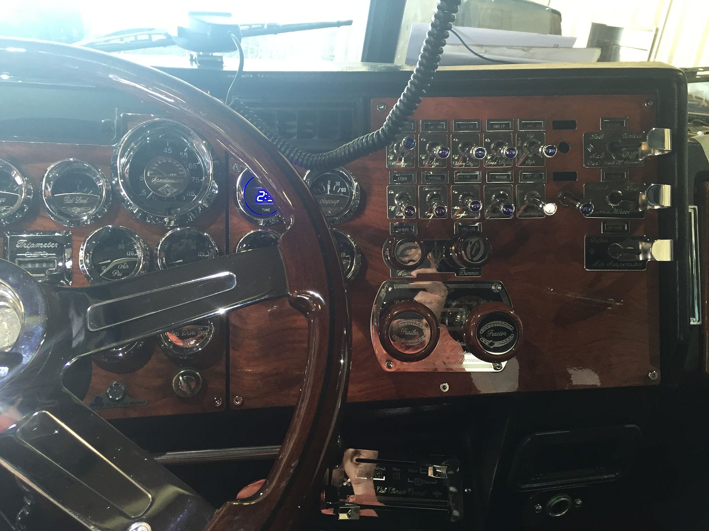 Peterbilt 379 dash panels - Diesel Truck Forum - TheDieselGarage com